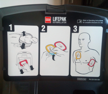 2018 - AED - automatický defibrilátor.