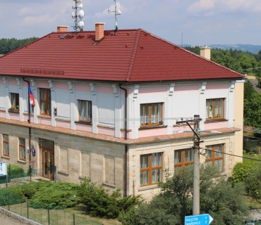 Nová střecha na Obecním úřadě na Boháňce