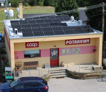 Solární panely na COOPu na Boháňce