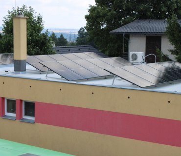 Solární panely na COOPu na Boháňce