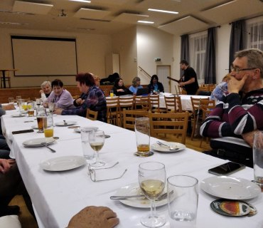 Sousedské posezení našich nejzkušenějších